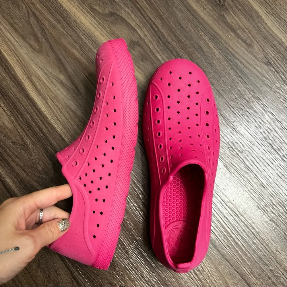 Totes kids size 4-5 Solbounce pull on Footwear Pink water shoes